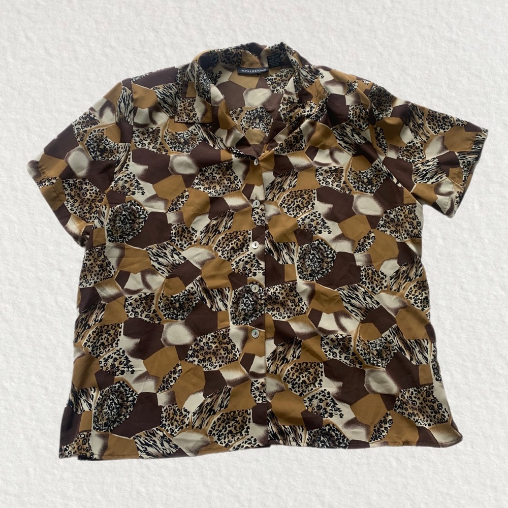 Fun Patterned Button Up
Worn once. True vintage! It’s perfect for the fall